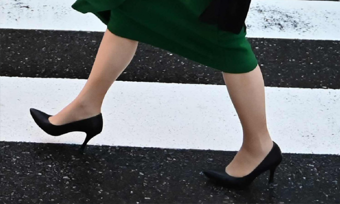 tin tức mới nhất của công ty về Chọn loại sơn giày nào để ngâm giày dép da để bảo trì?  0